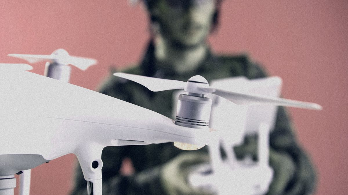 Válka dronů nad Ukrajinou. Zkouší shodit i Molotovův koktejl